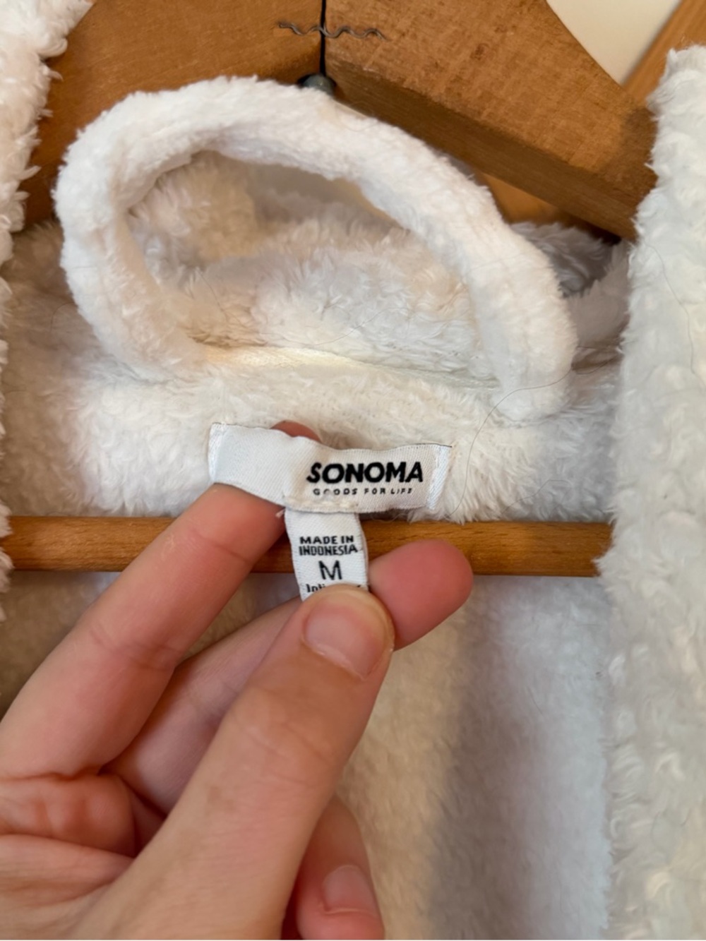 Plush White Robe - Picture 4 of 5